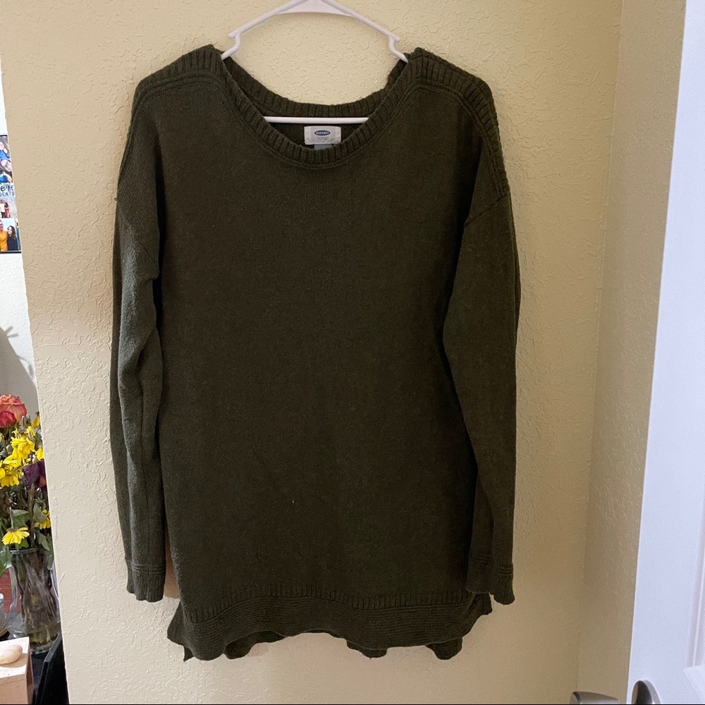 Old Navy green sweater